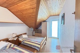 007 2049 47 Ciovo Two bedroom apartment with a sea view for rent