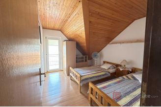 007 2049 47 Ciovo Two bedroom apartment with a sea view for rent