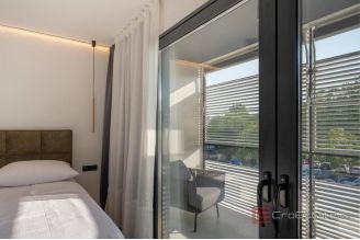 020 2046 102 Split Center Two modern apartment units for sale