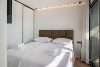 020 2046 102 Split Center Two modern apartment units for sale