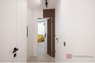 020 2046 102 Split Center Two modern apartment units for sale