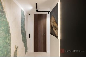 020 2046 102 Split Center Two modern apartment units for sale