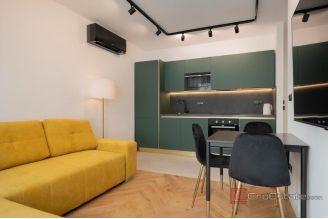 020 2046 102 Split Center Two modern apartment units for sale