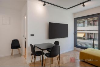 020 2046 102 Split Center Two modern apartment units for sale