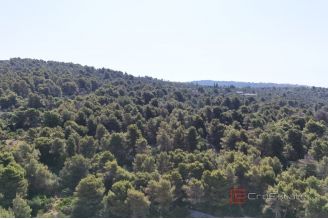 005 2035 239 Ciovo Building land with a sea view for sale