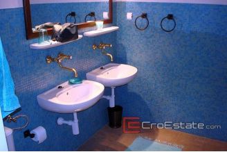 10 4265 30 Brac House For Sale