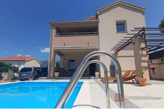 015 5392 30 House with pool sea view for sale