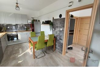 015 5392 30 House with pool sea view for sale