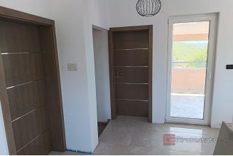 015 5392 30 House with pool sea view for sale
