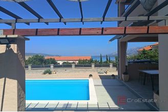 015 5392 30 House with pool sea view for sale