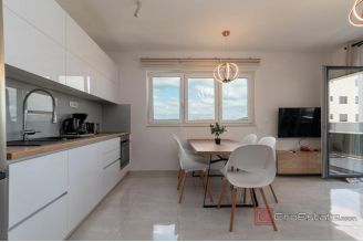 018 2035 241 Trogir Modern apartment in a new building with a swimming pool for sale
