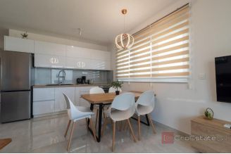 018 2035 241 Trogir Modern apartment in a new building with a swimming pool for sale