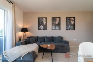 018 2035 241 Trogir Modern apartment in a new building with a swimming pool for sale