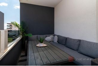 018 2035 241 Trogir Modern apartment in a new building with a swimming pool for sale