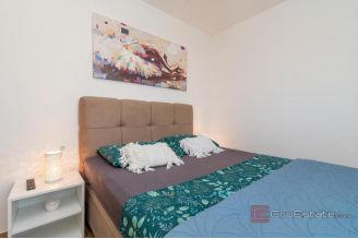 018 2035 241 Trogir Modern apartment in a new building with a swimming pool for sale