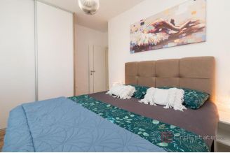 018 2035 241 Trogir Modern apartment in a new building with a swimming pool for sale