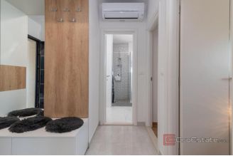 018 2035 241 Trogir Modern apartment in a new building with a swimming pool for sale