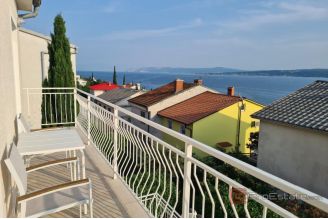 020 1026 08 Crikvenica Apartment house with sea view for sale