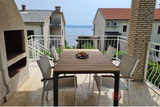 020 1026 08 Crikvenica Apartment house with sea view for sale