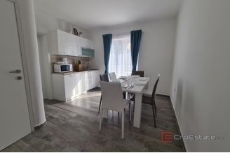 020 1026 08 Crikvenica Apartment house with sea view for sale