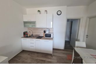 020 1026 08 Crikvenica Apartment house with sea view for sale