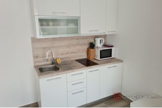 020 1026 08 Crikvenica Apartment house with sea view for sale