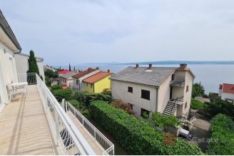 020 1026 08 Crikvenica Apartment house with sea view for sale
