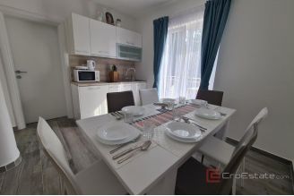 020 1026 08 Crikvenica Apartment house with sea view for sale