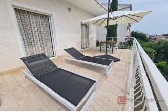 020 1026 08 Crikvenica Apartment house with sea view for sale