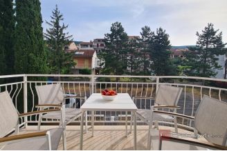 020 1026 08 Crikvenica Apartment house with sea view for sale