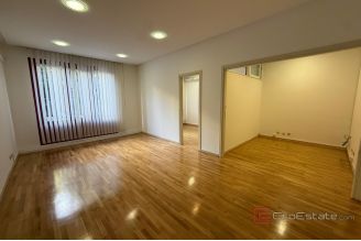 008 2041 111 split lovret office space near the court rent
