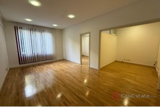 008 2041 111 split lovret office space near the court rent