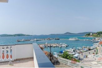 017 5393 30 Vodice Apartment house in city centre for sale