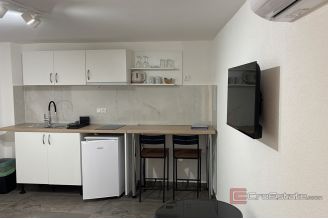 017 5393 30 Vodice Apartment house in city centre for sale