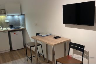 017 5393 30 Vodice Apartment house in city centre for sale