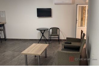 017 5393 30 Vodice Apartment house in city centre for sale