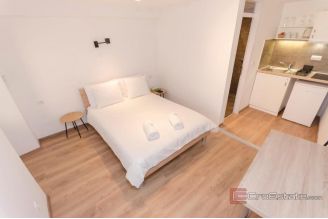 017 5393 30 Vodice Apartment house in city centre for sale