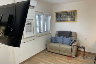 017 5393 30 Vodice Apartment house in city centre for sale