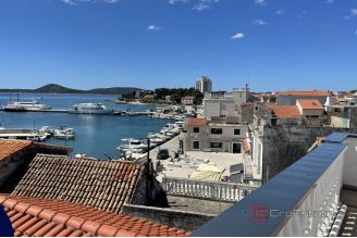 017 5393 30 Vodice Apartment house in city centre for sale