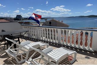 017 5393 30 Vodice Apartment house in city centre for sale