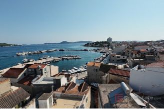 017 5393 30 Vodice Apartment house in city centre for sale