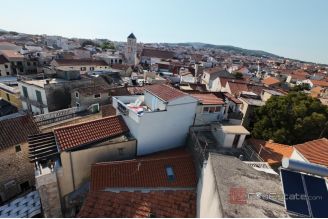 017 5393 30 Vodice Apartment house in city centre for sale