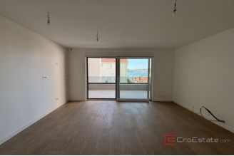 018 2035 243 Trogir Moder apartment in a new building with a sea view for sale