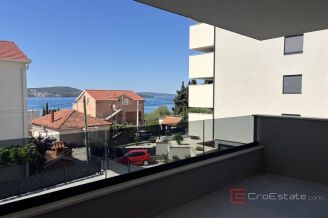 018 2035 243 Trogir Moder apartment in a new building with a sea view for sale
