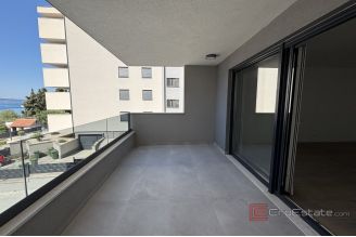 018 2035 243 Trogir Moder apartment in a new building with a sea view for sale