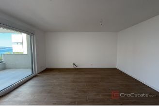 018 2035 243 Trogir Moder apartment in a new building with a sea view for sale