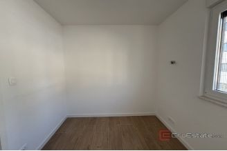 018 2035 243 Trogir Moder apartment in a new building with a sea view for sale