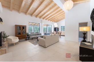018 2041 112 Trogir House with a pool and a beautiful garden for sale