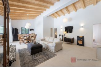 018 2041 112 Trogir House with a pool and a beautiful garden for sale