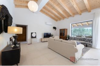 018 2041 112 Trogir House with a pool and a beautiful garden for sale